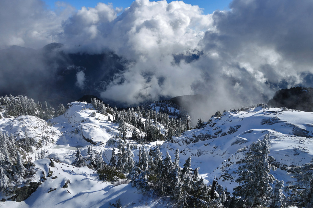 Adventures of a T1D, Type 1 diabetes, Ashika Parsad, Hiker, Adventurer, Mt. Seymour, North Shore, Winter, hiking, snow conditions north shore